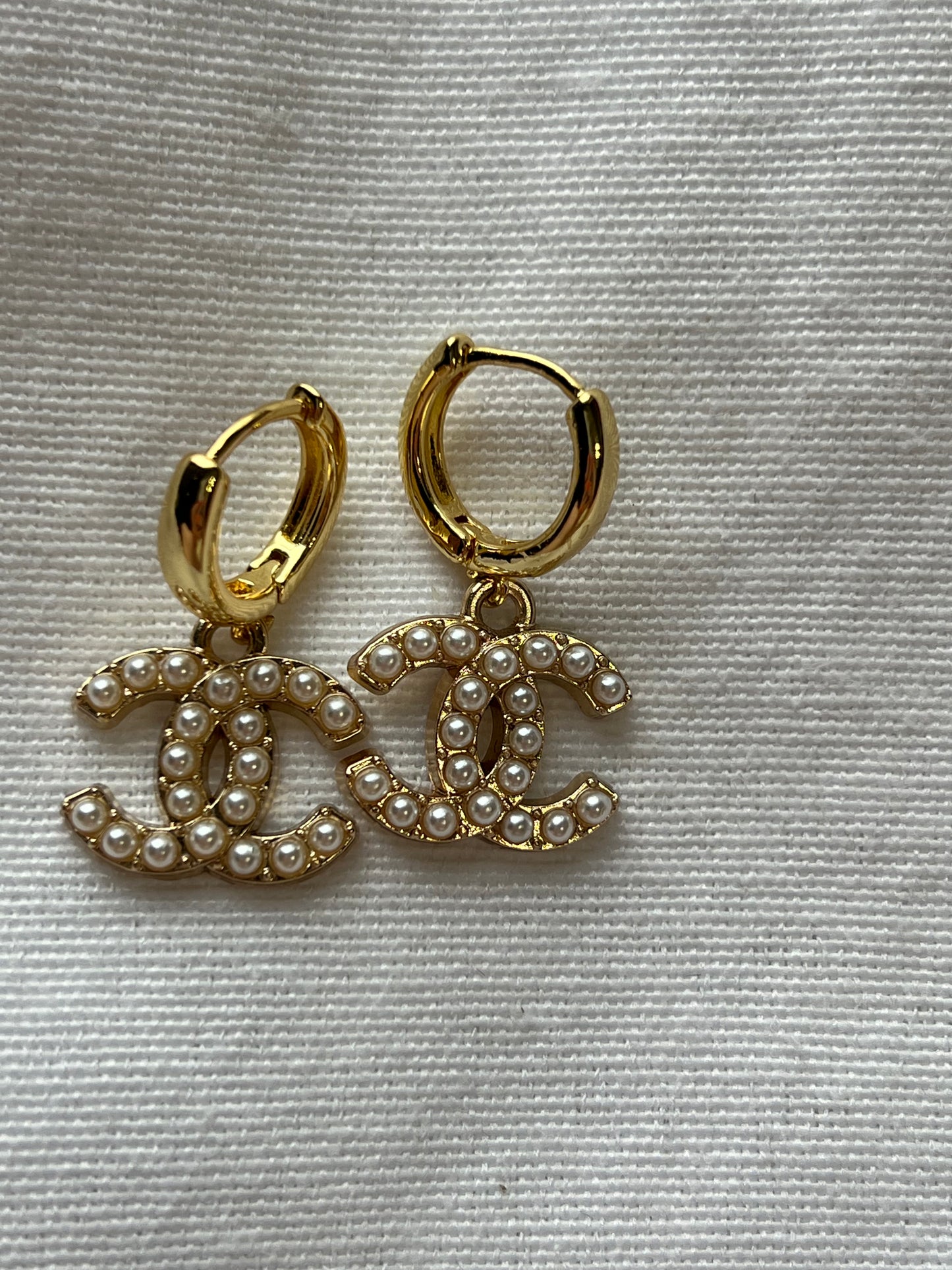 Ms. Pearl Earrings